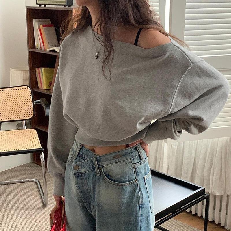 GUJI—26 Short Off-Shoulder Long Sleeve Sweatshirt For Women, Sweet And Cool Loose One-Shoulder Top Fashion